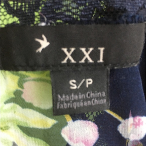 Forever 21 Flowered Blouse - Picture 5 of 5